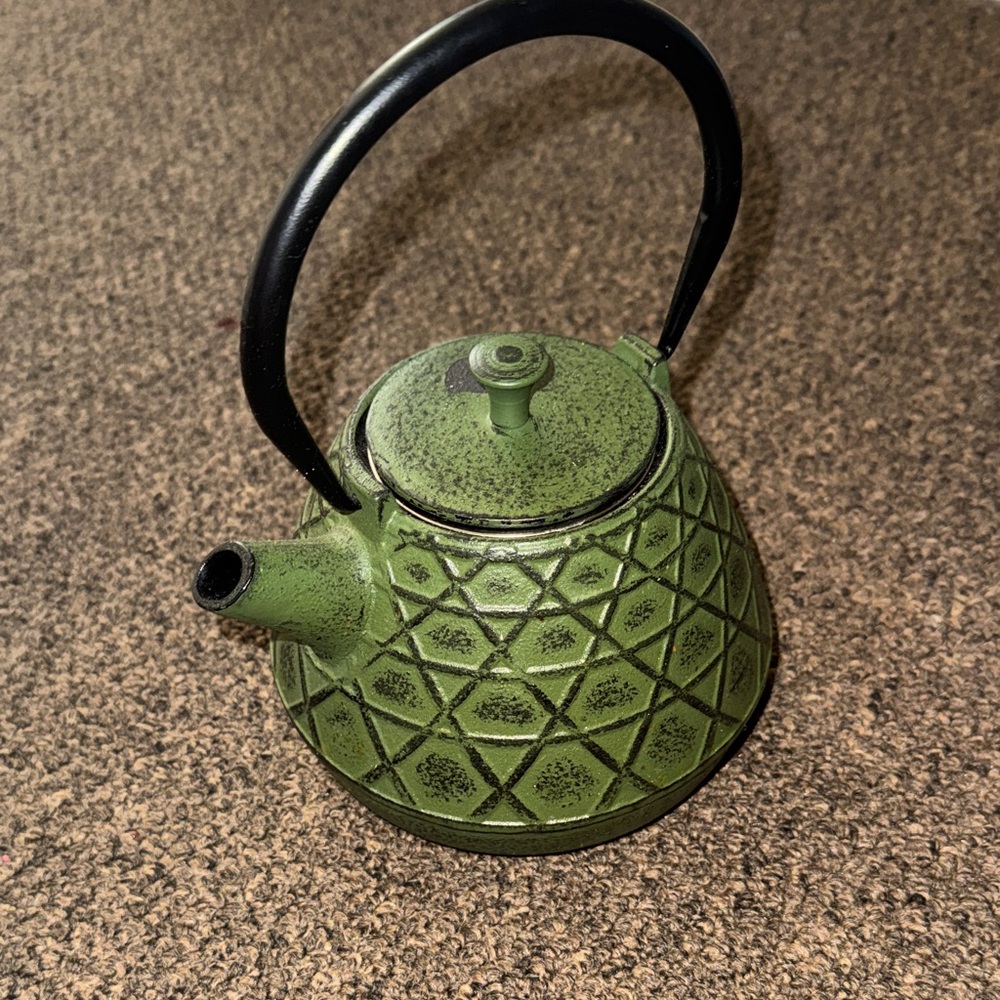 Green Cast Iron Teapot - Picture 3 of 3
